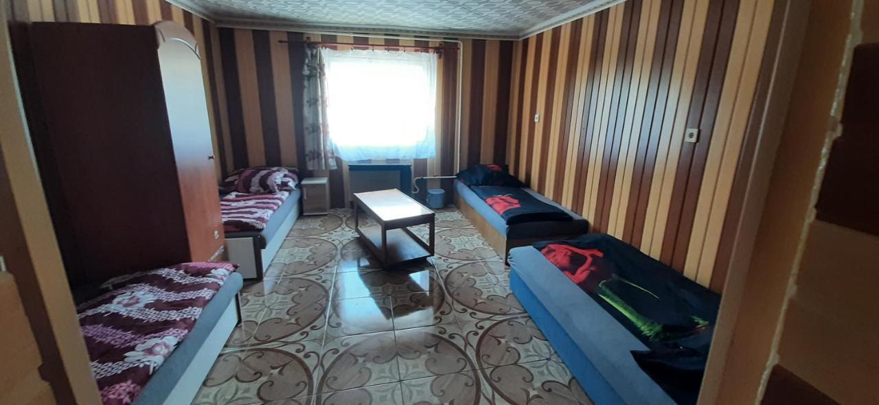 Viktoria Vendeghaz Apartment Mişcolţ Exterior foto